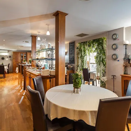 De L'horloge Hotel 4*